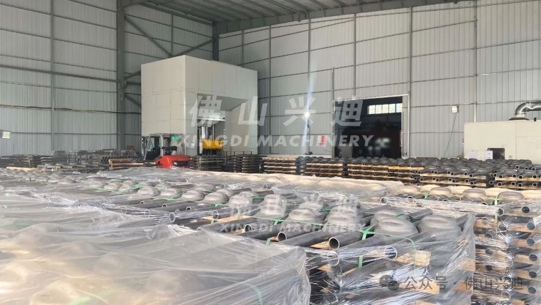 佛山興迪公司研發(fā)的新能源汽車后橋內(nèi)高壓一體成形生產(chǎn)線一角